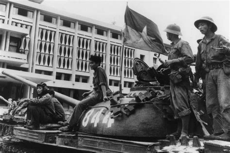 La Révolte des Trinh: Guerre Civile au Vietnam du XVIIe Siècle & La Lutte pour le Pouvoir